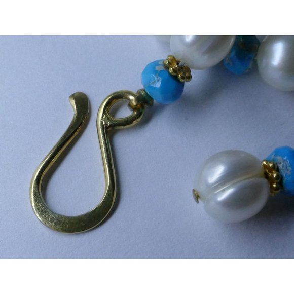 Very Classy Necklace With Blue & White Beads & Center Drop - Picture 10 of 13